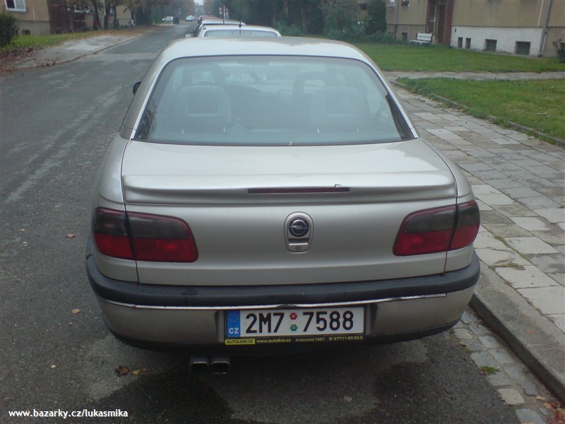 Opel Omega 2l 16V - Fotografie . 4